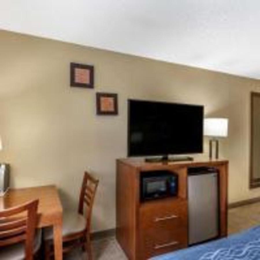 Comfort Inn Gurnee Near Six Flags מראה חיצוני תמונה